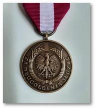 Medal brązowy za długoletnią służbę. Okrągły z wizerunkiem orła. Czerwono-biała wstążka.