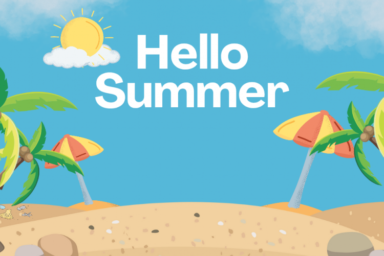 Zdjęcie przedstawia niebo ze słońcem oraz plażę z palmami i parasolami. Na środku znajduje się napis Hello Summer.
