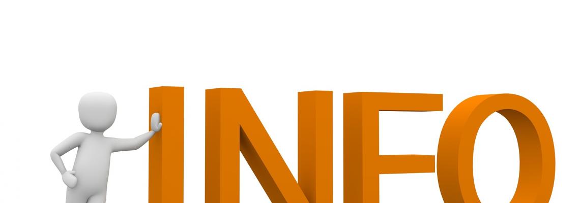 Zdjęcie przedstawia białego ludzika opierającego się o pomarańczowy napis INFO