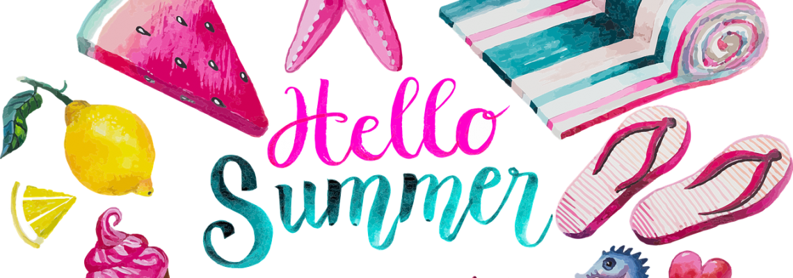 Zdjęcie przedstawia przedmioty związane z wakacjami: rozgwiazda, cząstka arbuza, cytryna, lody, muszelka, koralowiec, konik morski, serce, klapki, ręcznik. Na środku napis różowo-seledynowy "Hello Summer"